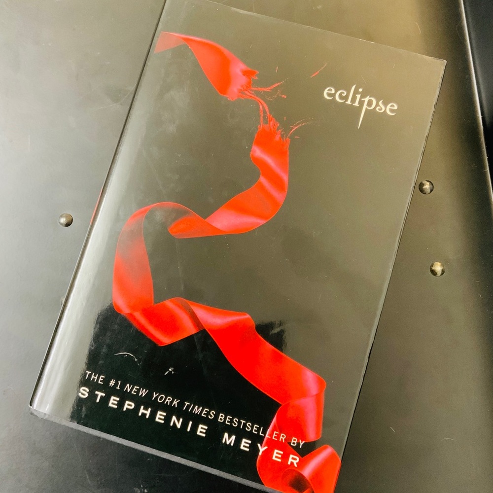 Eclipse by Stephenie Meyer - Book